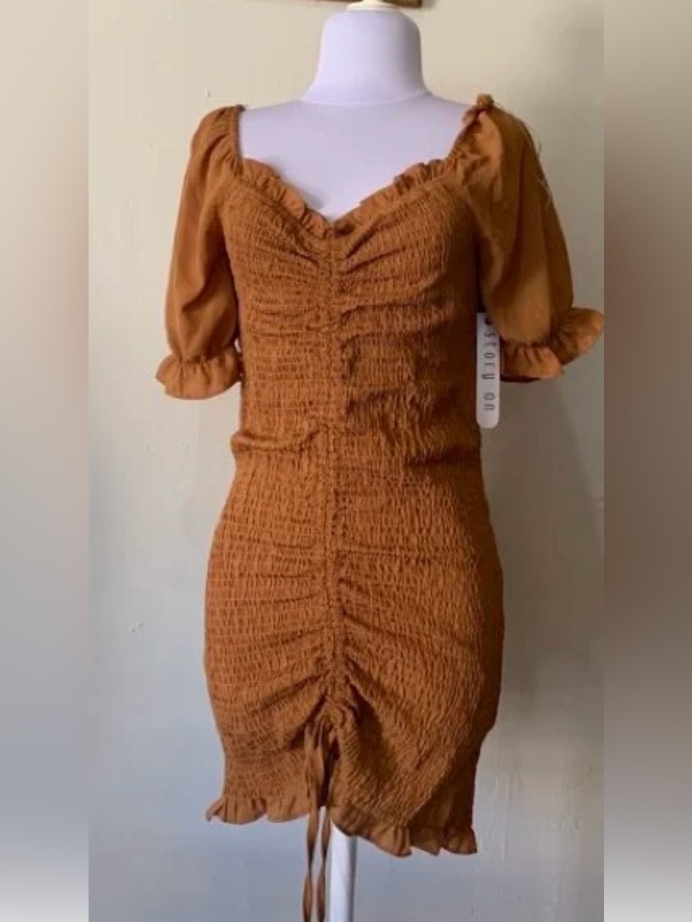 Textured Mauve Ruched Mini Dress - Picture 3 of 4